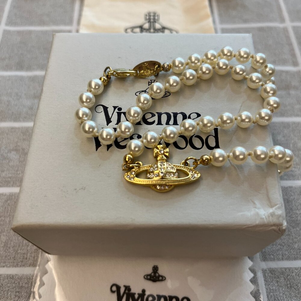 Saturn One Row Pearl Necklace Gold